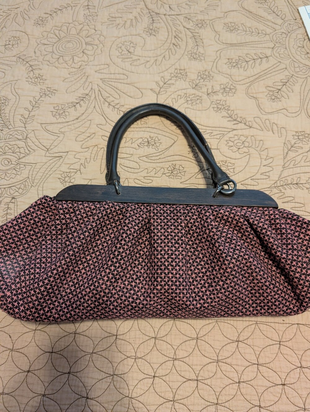 Classic Pink and Black Houndstooth Frame-Top Women's Handbag